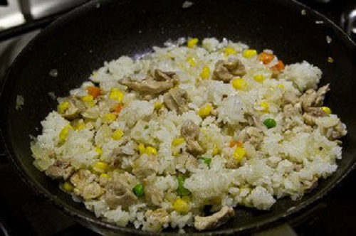 Tôm rang sấu chua chua lạ miệng đưa cơm mọi nhà nên thử