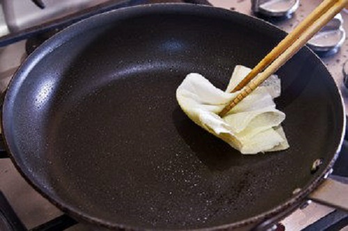 Tôm rang sấu chua chua lạ miệng đưa cơm mọi nhà nên thử