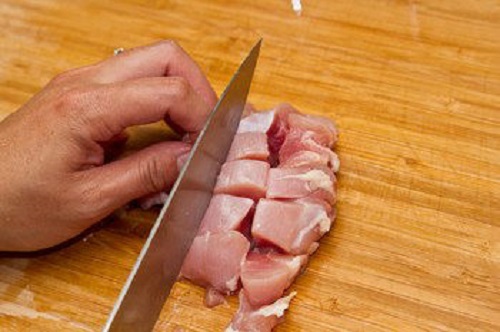 Tôm rang sấu chua chua lạ miệng đưa cơm mọi nhà nên thử