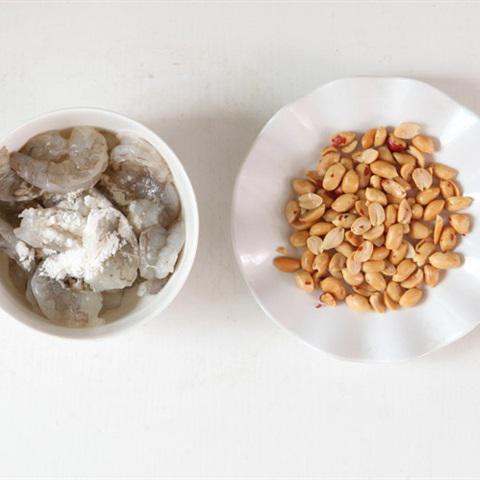 Cách làm tôm rim đậu phộng