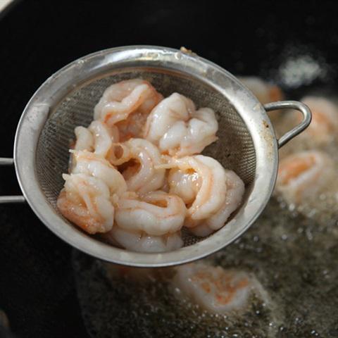 Cách làm tôm rim đậu phộng