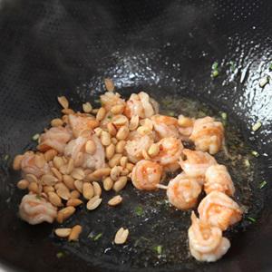 Cách làm tôm rim đậu phộng