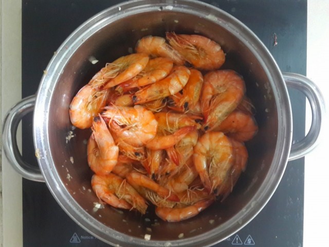 Tôm rim nước dừa