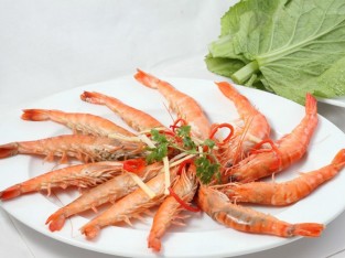 Tôm sú cuốn cải xanh