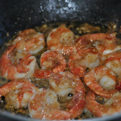 Cách làm tôm sú xào bơ tỏi