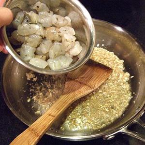 Cách làm tôm sú xào tỏi