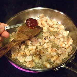 Cách làm tôm sú xào tỏi