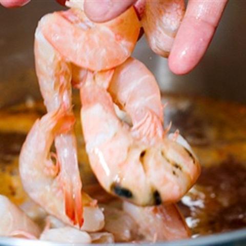 Cách làm tôm tươi trộn sốt