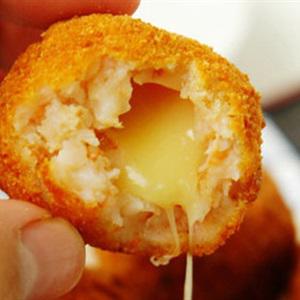 Cách làm tôm viên phô mai chiên giòn