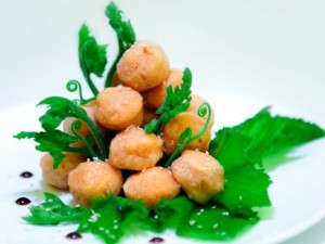 Tôm viên trộn đọt bí