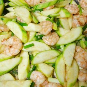 Cách làm tôm xào bí ngòi