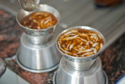 Tôm xào cà ri cay nồng hương vị, ăn mãi chẳng muốn dừng