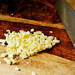 Cách làm tôm xào chua cay