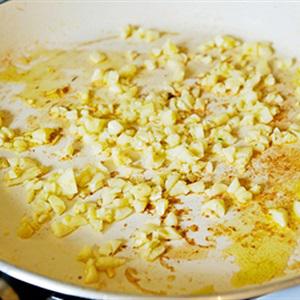 Cách làm tôm xào chua cay