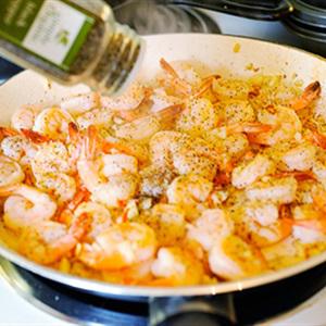 Cách làm tôm xào chua cay