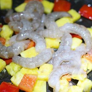 Cách làm tôm xào chua ngọt