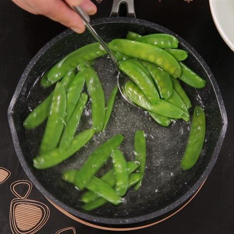 Cách làm tôm xào đậu Hà Lan