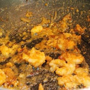 Cách làm tôm xào giá và mướp hương