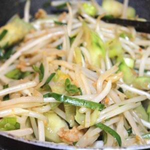 Cách làm tôm xào giá và mướp hương