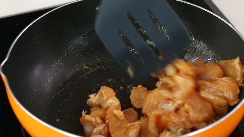 Tôm xào hành, gừng lạ miệng thơm nức mũi