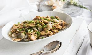 Tôm xào hành, gừng lạ miệng thơm nức mũi