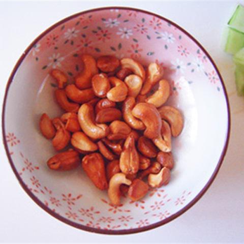 Cách làm tôm xào hạt điều