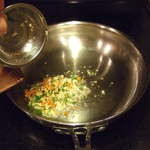 Cách làm tôm xào măng cay