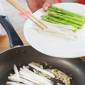 Cách làm tôm xào măng tây