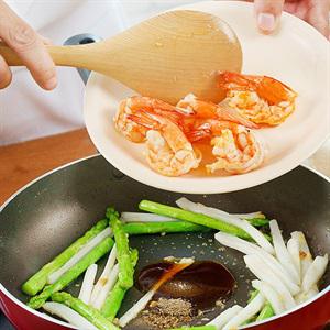 Cách làm tôm xào măng tây