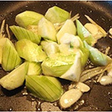 Cách làm tôm xào mướp hương