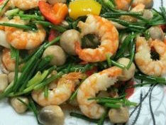 Tôm xào nấm bông hẹ