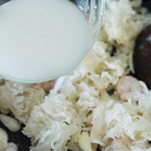 Cách làm tôm xào nấm tuyết