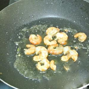 Cách làm tôm xào nụ hoa mướp