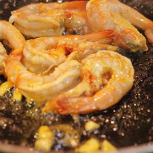 Cách làm tôm xào rau củ