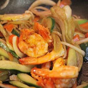 Cách làm tôm xào rau củ