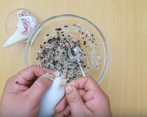 Tôm xào sa tế cay nồng, đượm vị, ngon không thể chối từ