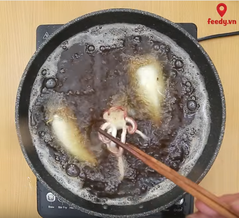 Tôm xào sa tế cay nồng, đượm vị, ngon không thể chối từ