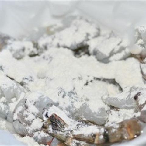 Cách làm tôm xào tỏi bơ