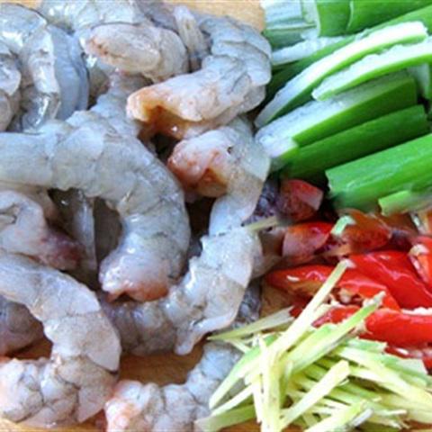 Cách làm tôm xào tỏi tây