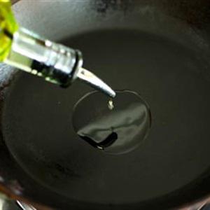 Cách làm tôm xào tỏi tây