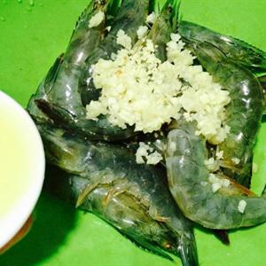 Cách làm tôm xiên nướng bơ tỏi