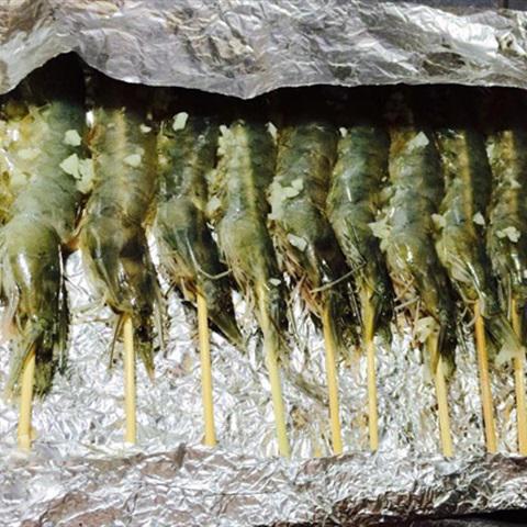 Cách làm tôm xiên nướng bơ tỏi