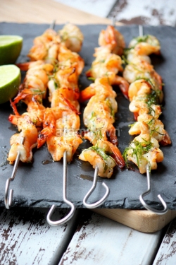 Tôm xiên nướng thơm lừng hấp dẫn