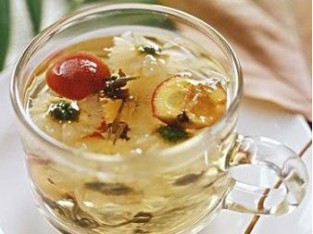 Trà bông cúc quả táo mèo