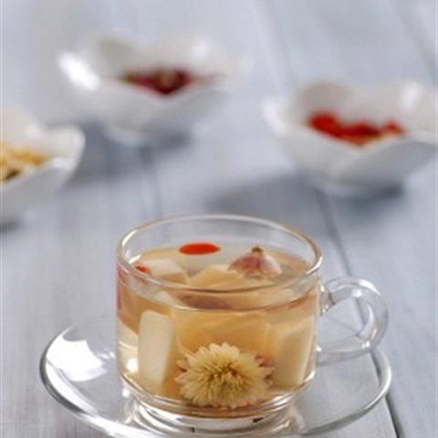 Cách làm trà đào tươi ướp hoa hồng