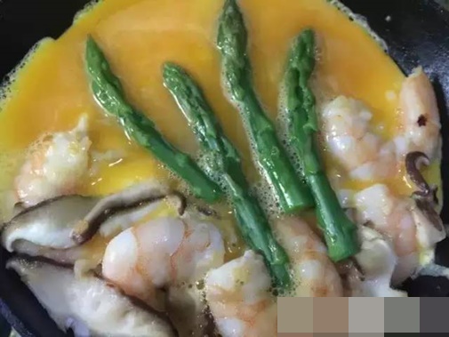 Trà gừng nhãn đơn giản cho bạn nhâm nhi ngày mưa gió