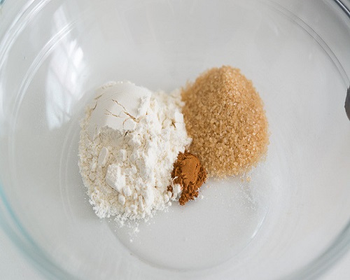 Trà hạnh nhân với quẩy  Cách thưởng thức trà mới lạ, độc đáo