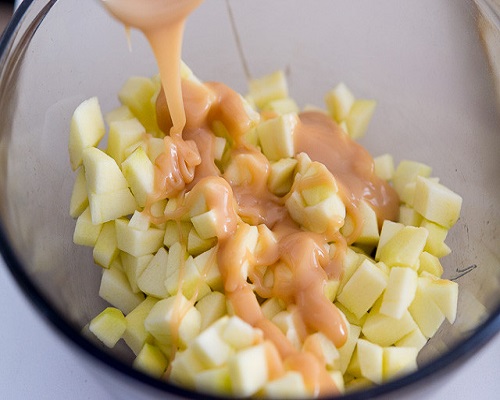 Trà hạnh nhân với quẩy  Cách thưởng thức trà mới lạ, độc đáo