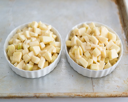 Trà hạnh nhân với quẩy  Cách thưởng thức trà mới lạ, độc đáo