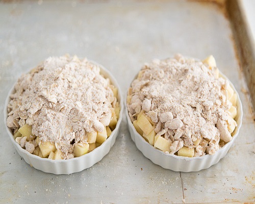 Trà hạnh nhân với quẩy  Cách thưởng thức trà mới lạ, độc đáo